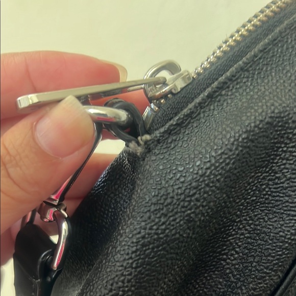 MICHAEL KORS Black Hand Bag - Picture 9 of 16